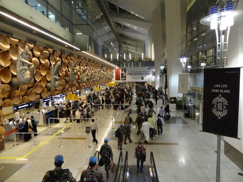 デリー国際空港到着